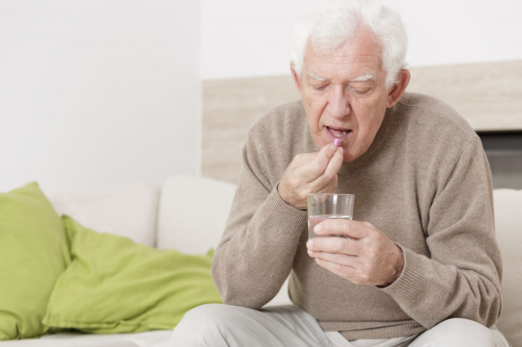 Как принимать лекарства пожилым людям